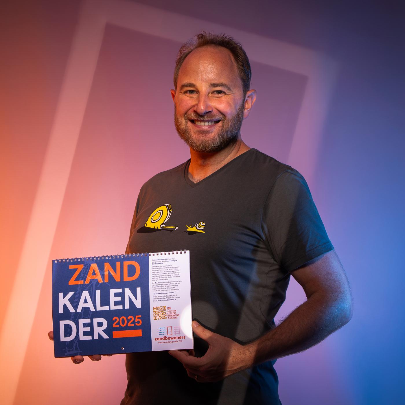 Zandmaker Guus over zijn rol bij buurtvereniging Zandbewoners aflevering artwork